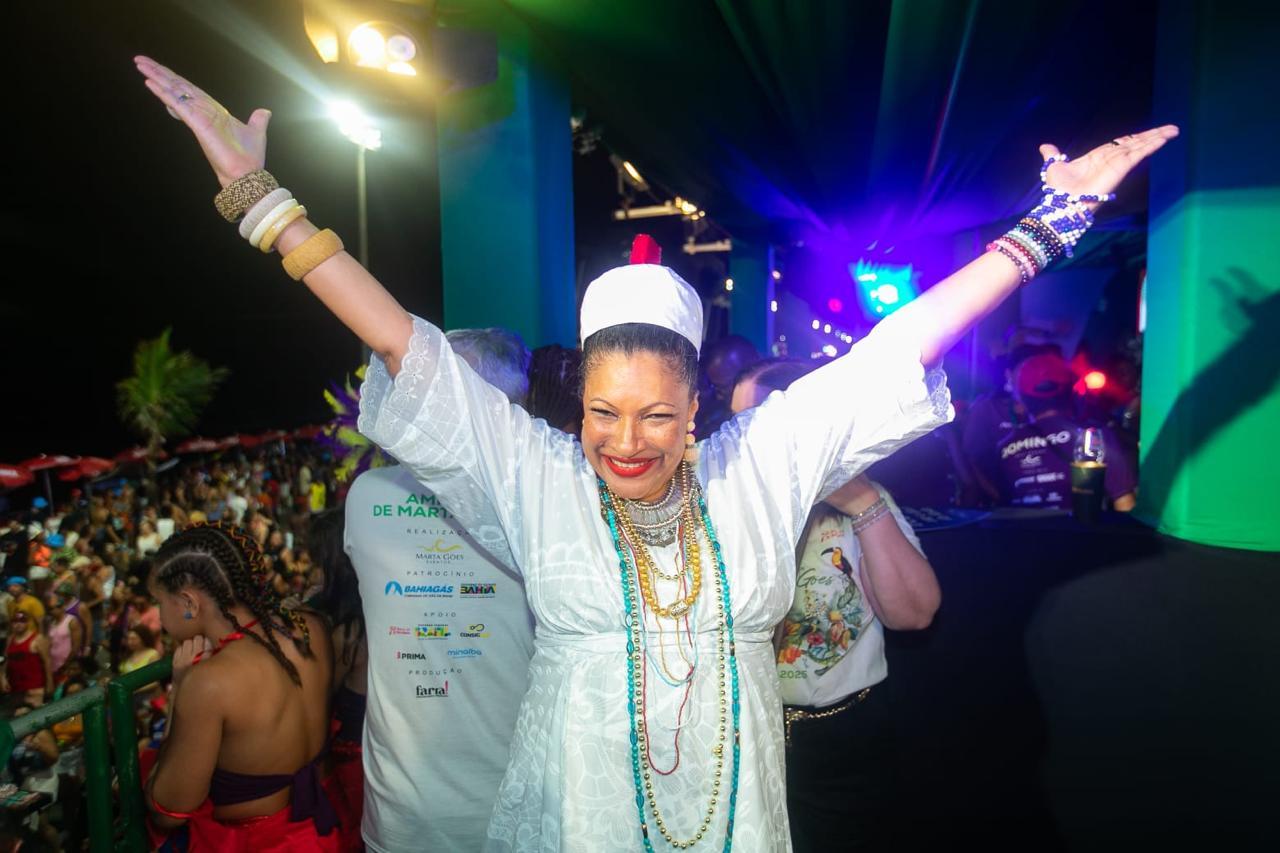 Rei e rainha do Carnaval: Zebrinha e Edvana Carvalho reinam no Camarote Marta Góes deste ano