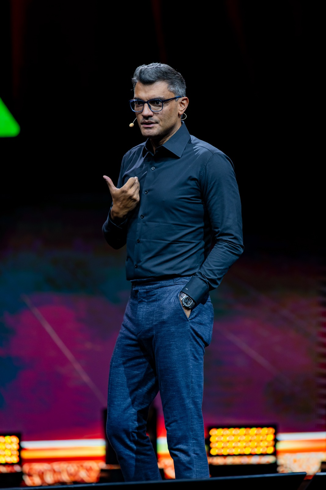 Tiago Brunet grava edição histórica do Café com Destino ao vivo em Barueri