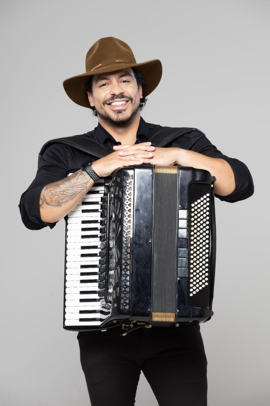 HERICO OLIVER GRAVA NOVO AUDIOVISUAL NESTE DOMINGO (29), NO RIO VERMELHO
