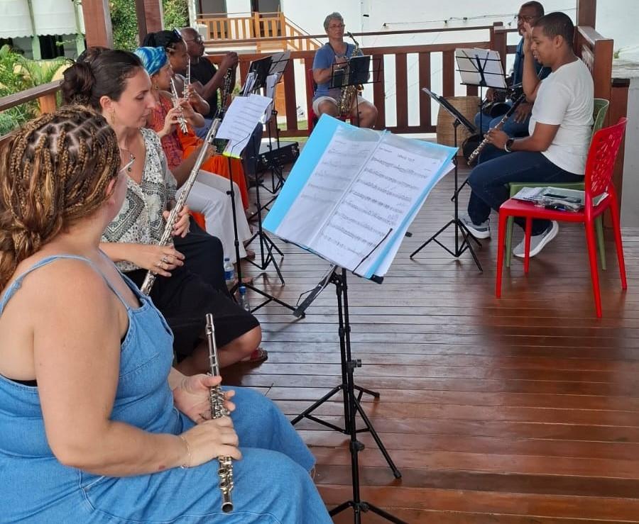 O maestro Ubiratan Marques vai receber artistas, autoridades e convidados em geral 