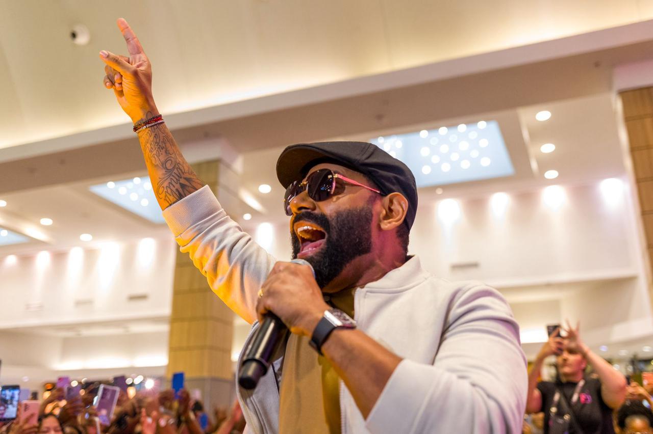 Pablo lota praça de alimentação do Shopping da Bahia em esquenta para a ‘Bodega’