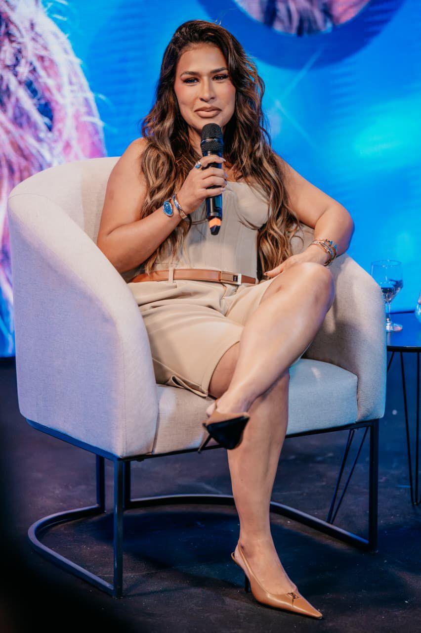 Simone Mendes apresenta “O Melhor de Mim” em evento exclusivo e lança primeiro volume do DVD