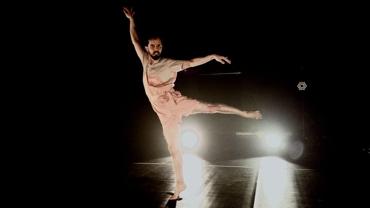 CAIXA CULTURAL SALVADOR APRESENTA “DANÇA BOBA” DO GRUPO ATELIÊ DO GESTO EM CURTA TEMPORADA