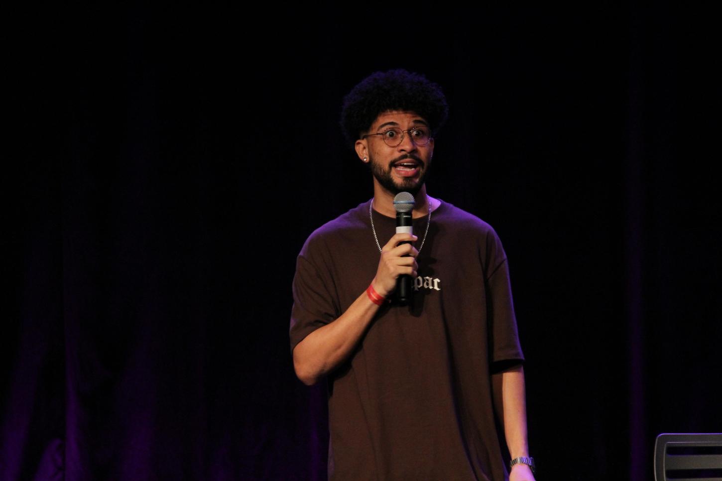 Comediante baiano Dan Carvalho apresenta show “Coisas Leves” no Teatro Sesi Rio Vermelho no dia 16 de abril