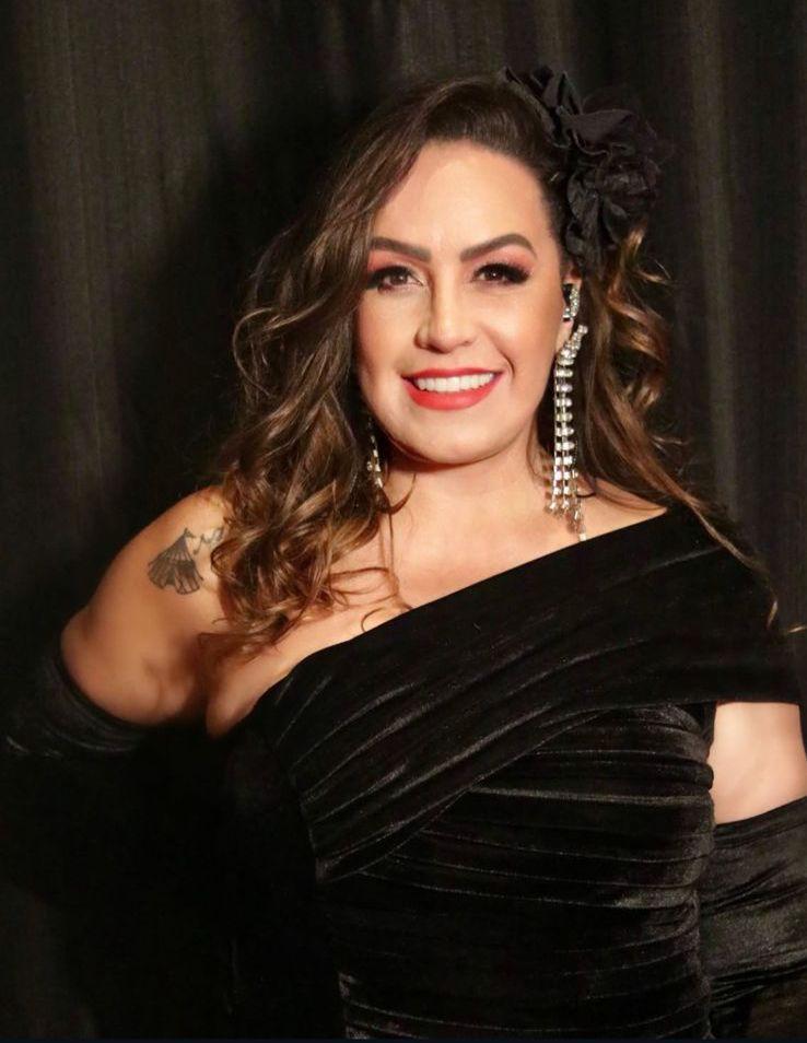 Gina Garcia sobe ao palco com a banda Ultra Soul em show especial no Bourbon Street nesta sexta (03)