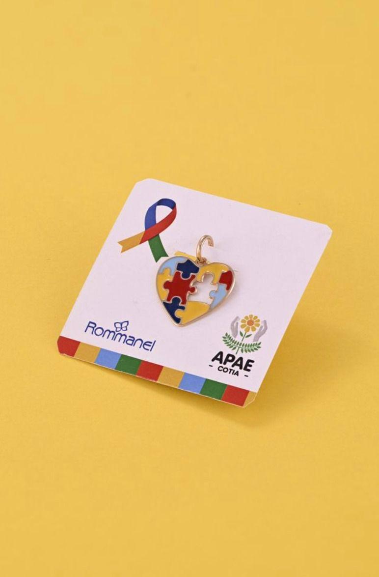 Rommanel lança pingente especial pelo Abril Azul e reforça apoio à conscientização sobre o autismo
