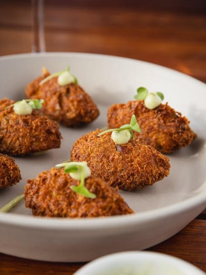 Allê Varanda Bar une gastronomia mediterrânea e sabores tropicais na Salvador Restaurant Week 2026