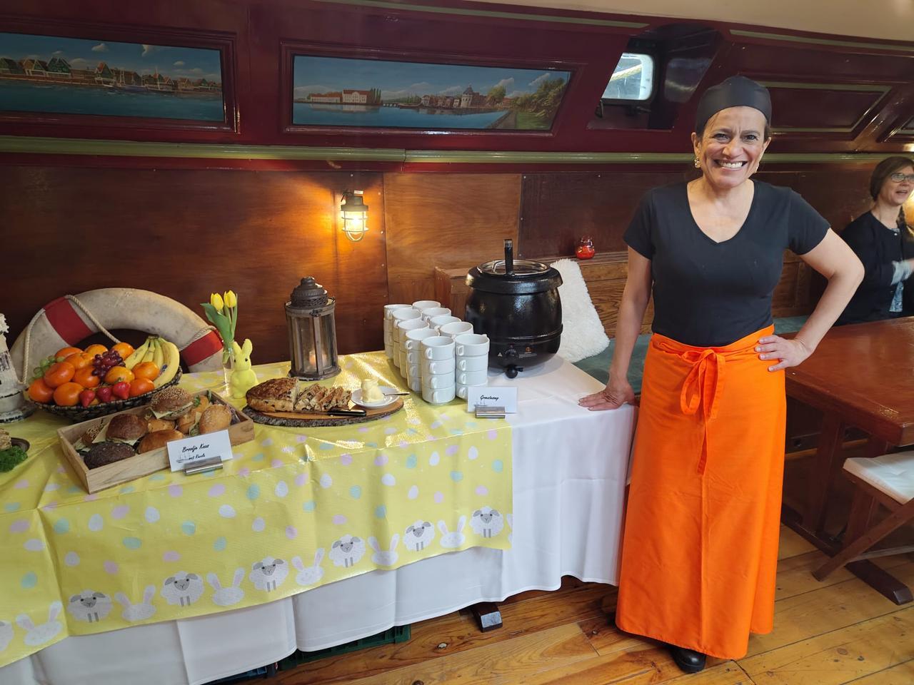 Chef Claudia Sobrinho assina experiência gastronômica internacional a bordo de barcos históricos na Holanda