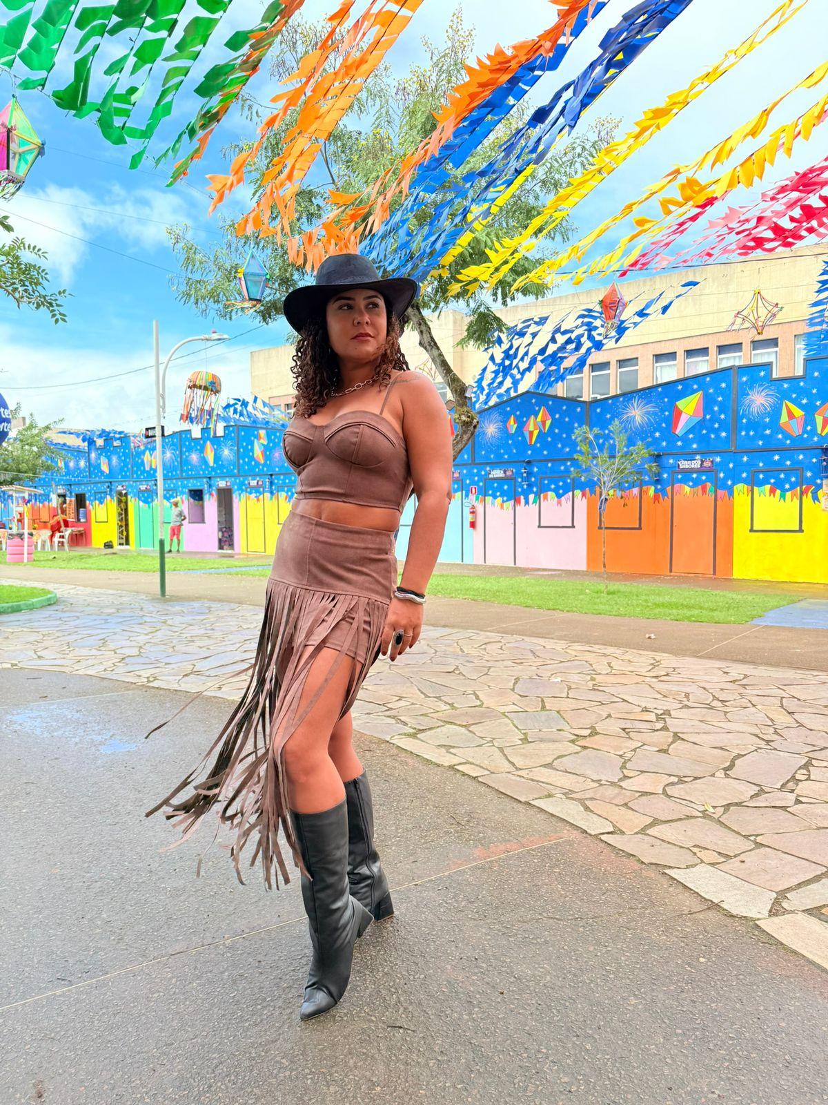 Driele Veiga é anunciada como apresentadora oficial do São João de Berimbau 2026