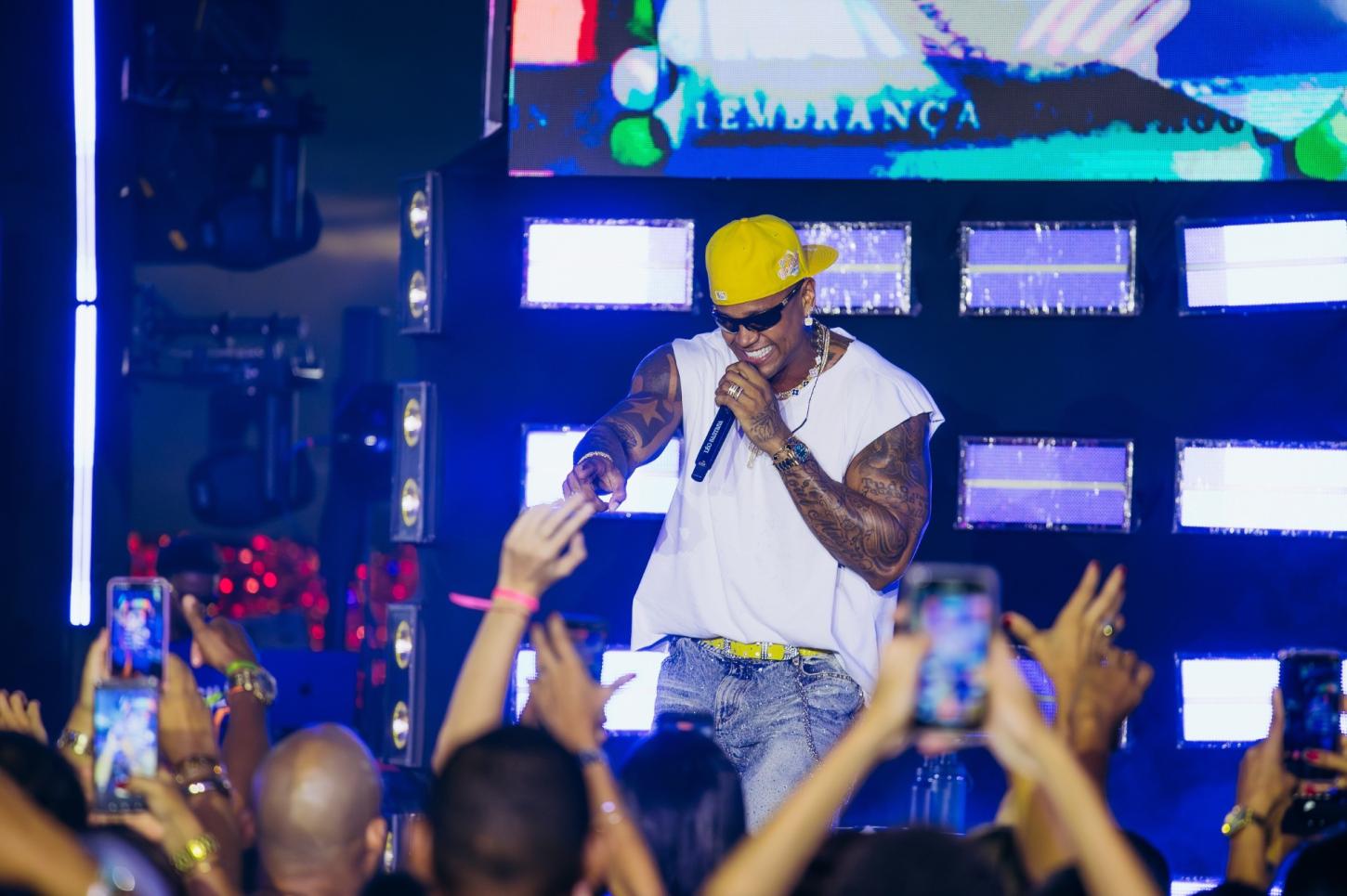Léo Santana celebra sucesso do PaGGodin em Salvador com ingressos esgotados  Segundo dia do evento reuniu hits em uma vibe única, além das participações especiais de Ivete Sangalo e Yan