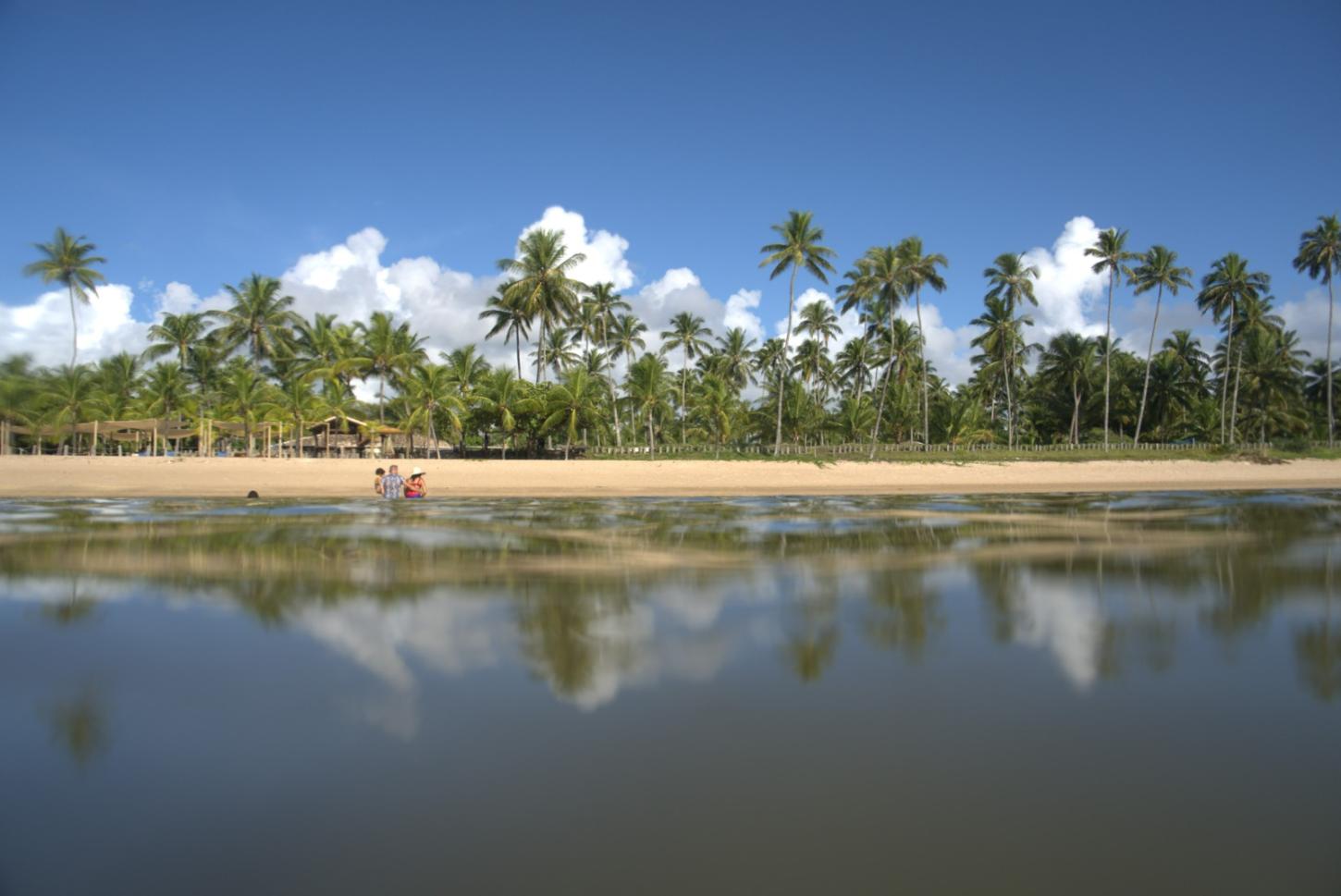 Village Itaparica celebra o Dia das Mães com programação especial no beach club Pé na Areia