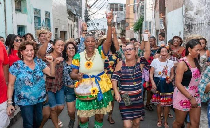 CARROÇADA DA SAÚDE PASSA A INTEGRAR O ARRAIÁ DA PREFS E CELEBRA QUASE 30 ANOS DE TRADIÇÃO POPULAR