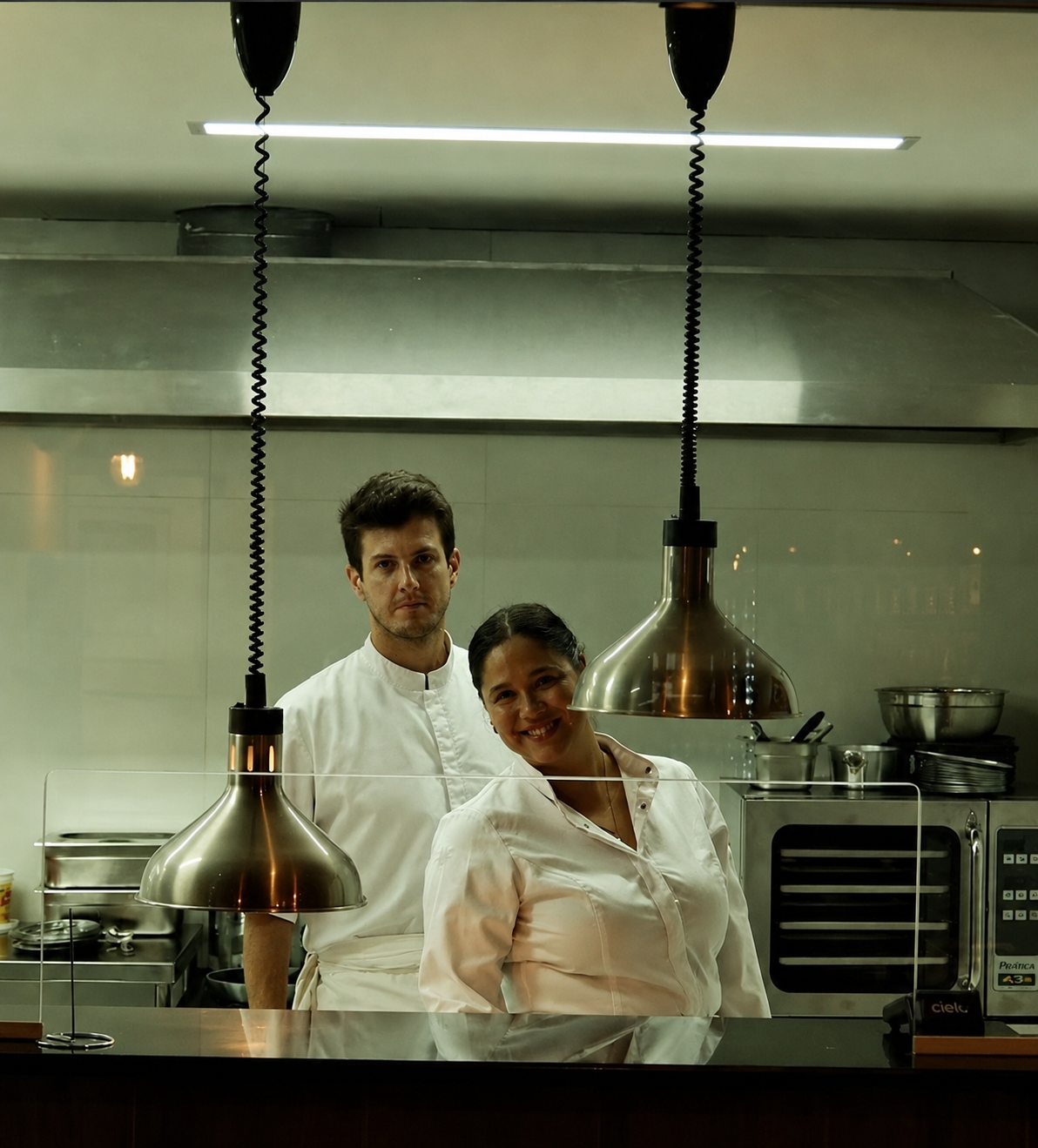 Dia dos Namorados: casal de chefs do Bistrô Casa Tua transforma amor em experiência gastronômica