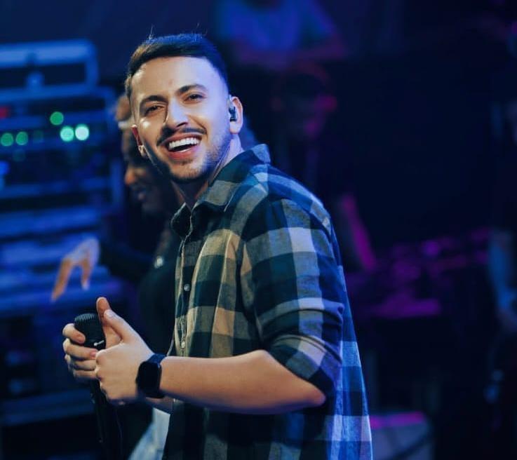 Cantor Pedro Vinícius segue com agenda movimentada e shows em Pernambuco e Tocantins 