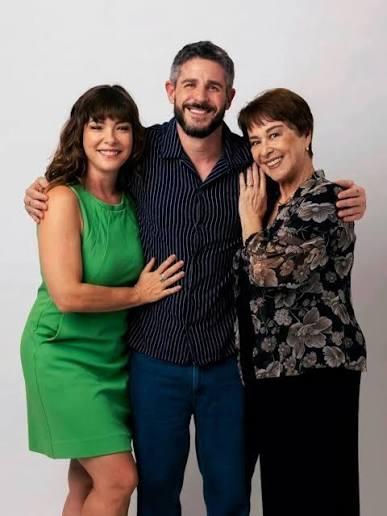 COM NÍVEA MARIA E REGIANE ALVES, E DIREÇÃO DE PEDRO NESCHLING,  ‘QUERIDA MAMÃE’ SE APRESENTA EM SALVADOR