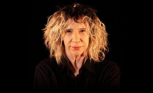 Denise Stoklos chega a Salvador neste fim de semana com espetáculo inédito inspirado na obra de Dalton Trevisan