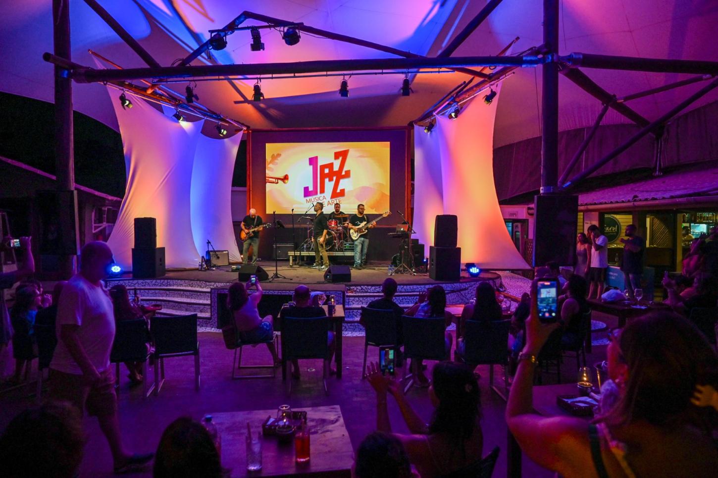 Festival de Jazz em Praia do Forte é adiado e anuncia nova programação para outubro