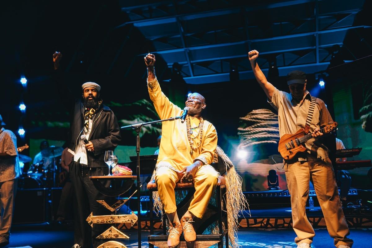 Lazzo Matumbi lota a Concha Acústica em show que celebra a música baiana 