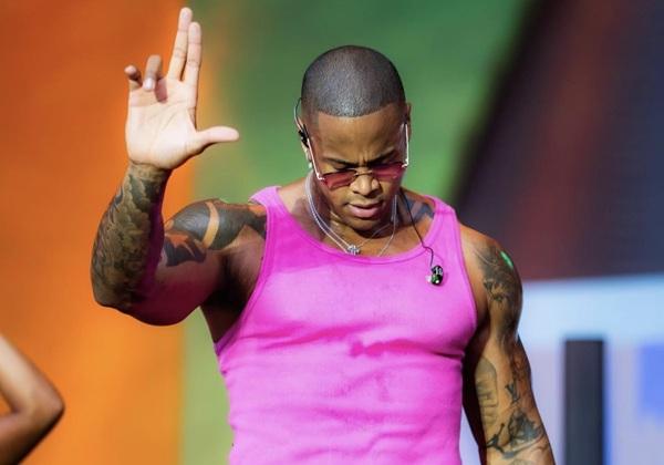 MALAFAIA CONFIRMA LÉO SANTANA NO AUDIOVISUAL “ANOS LUZ”