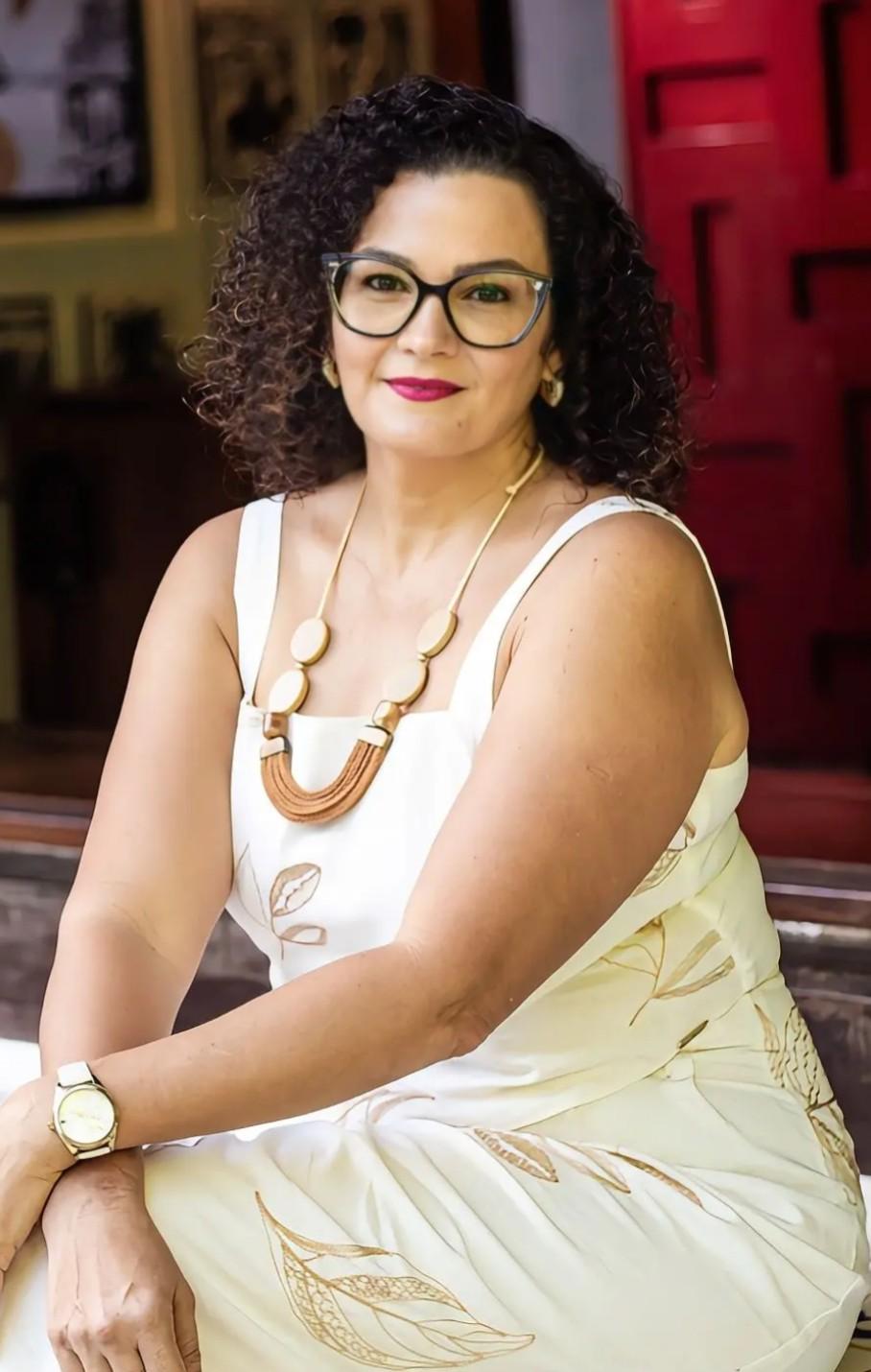 No mês em que o Brasil celebra o Dia dos Pais, romance de Analu Leite questiona o que significa ser filha de um pai ausente