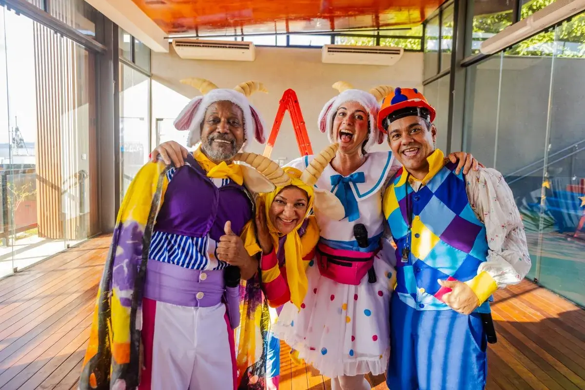 PRACRIANÇA- Circuito de Teatro Infantil*  *Apresenta:* *“Maria Vai com as Outras”