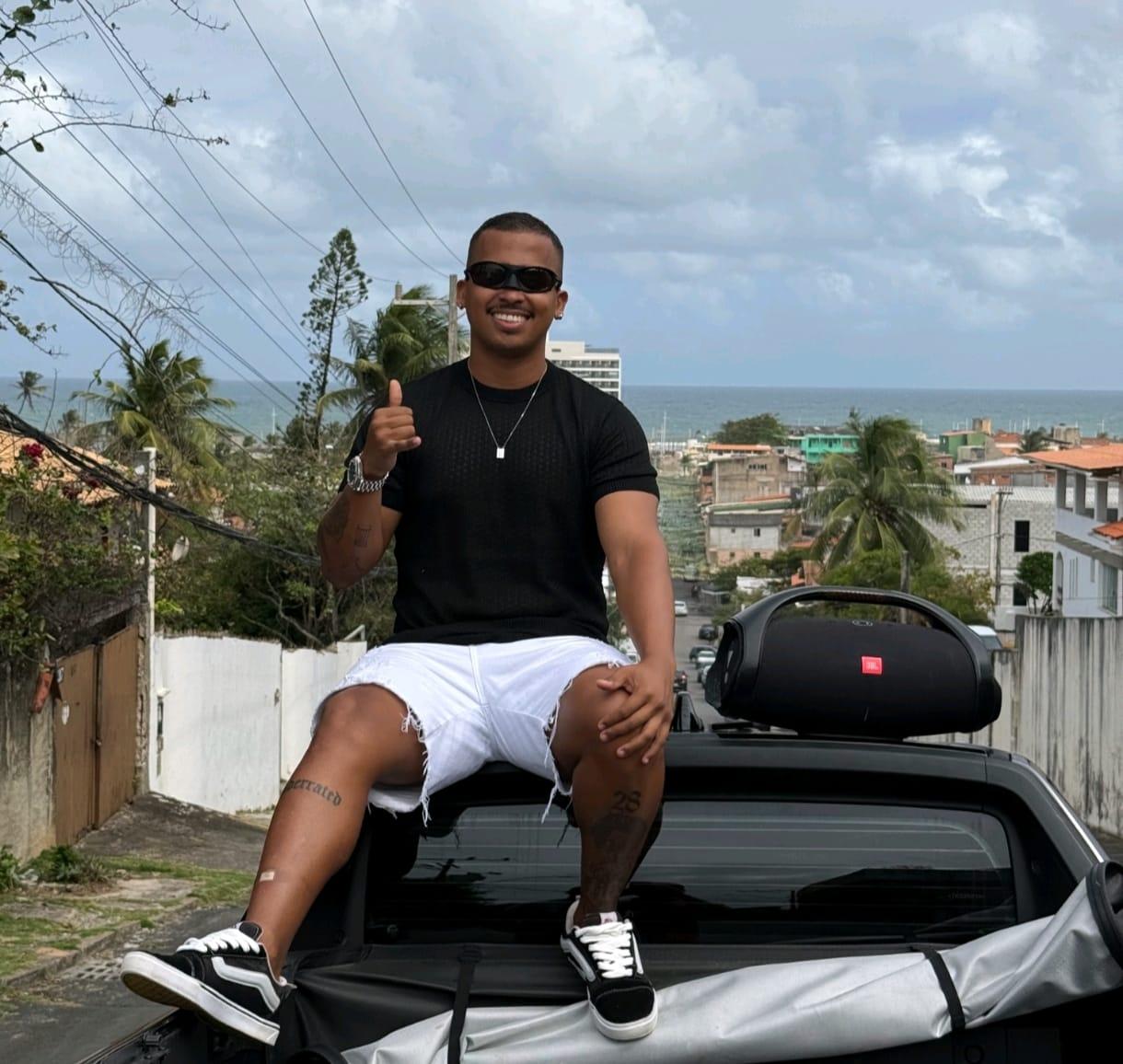 JUAN GOMES APRESENTA “ESSÊNCIA” E TRANSFORMA “REINVENTAR”, SUCESSO NA VOZ DE BELO, EM SUA NOVA APOSTA NO ARROCHA ROMÂNTICO