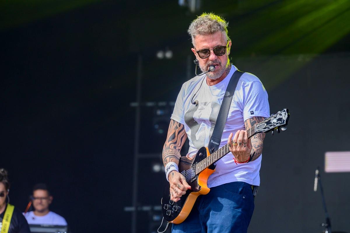 Tuca Fernandes se apresenta na festa em homenagem a Santa Dulce dos Pobres
