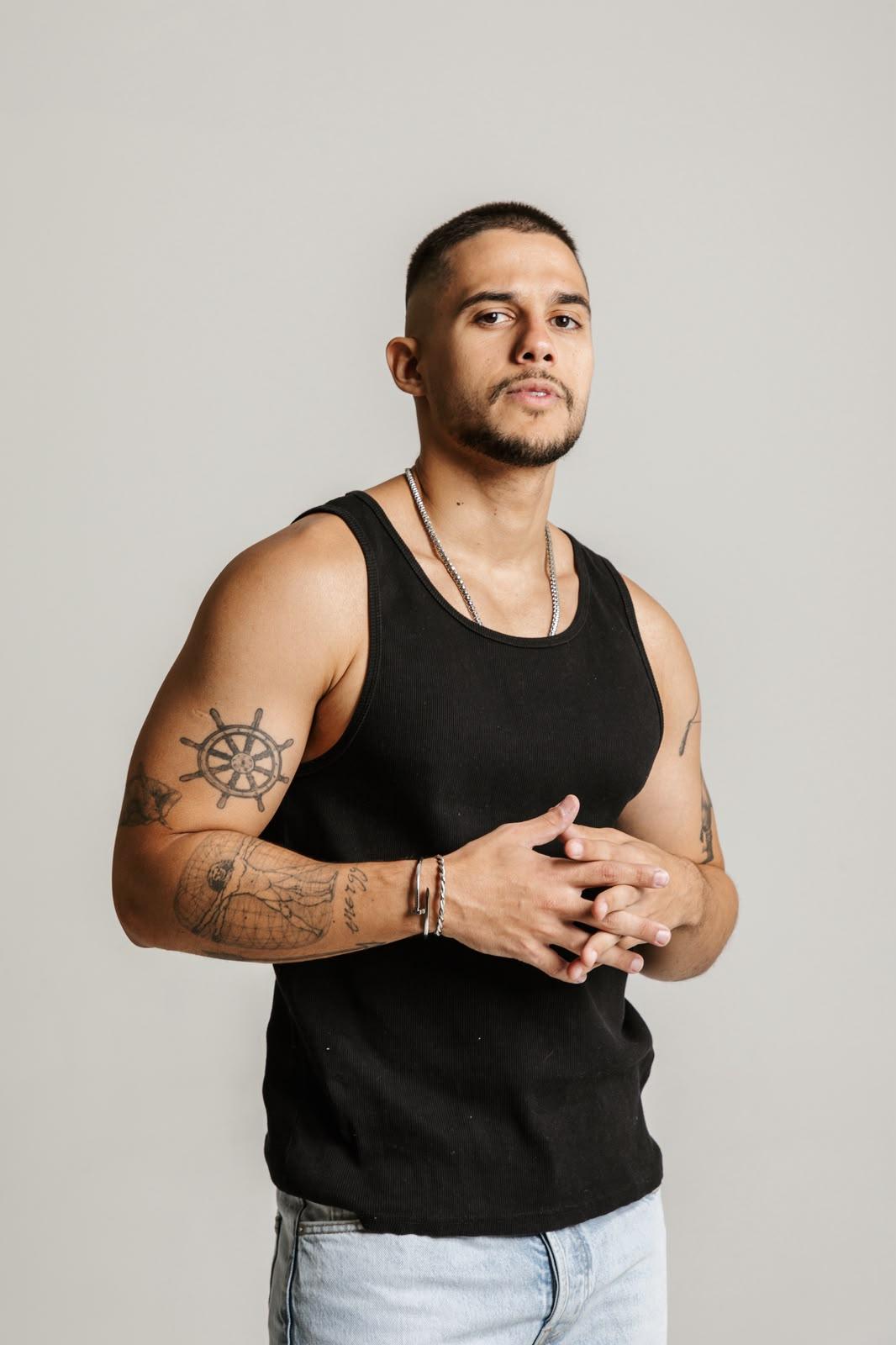 DO OUTRO LADO DO MUNDO: JAPONÊS VIRA FÃ DA BAHIA E DANÇA MÚSICA DE GUGA MEYRA