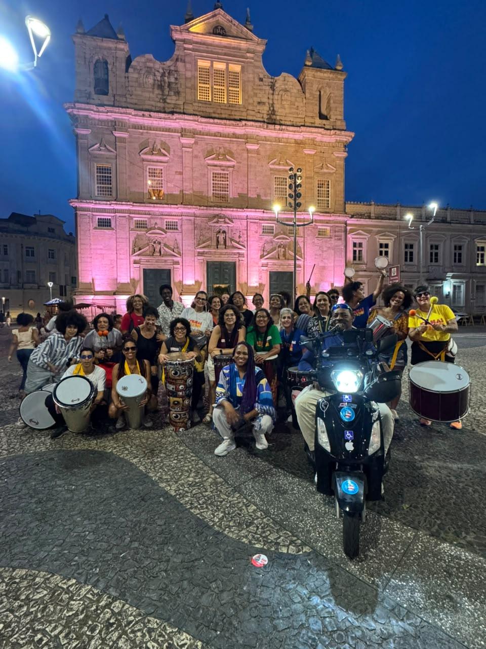Oficina de percussão com Rose Ratinha leva o Conexão das Artes às ruas do Pelourinho