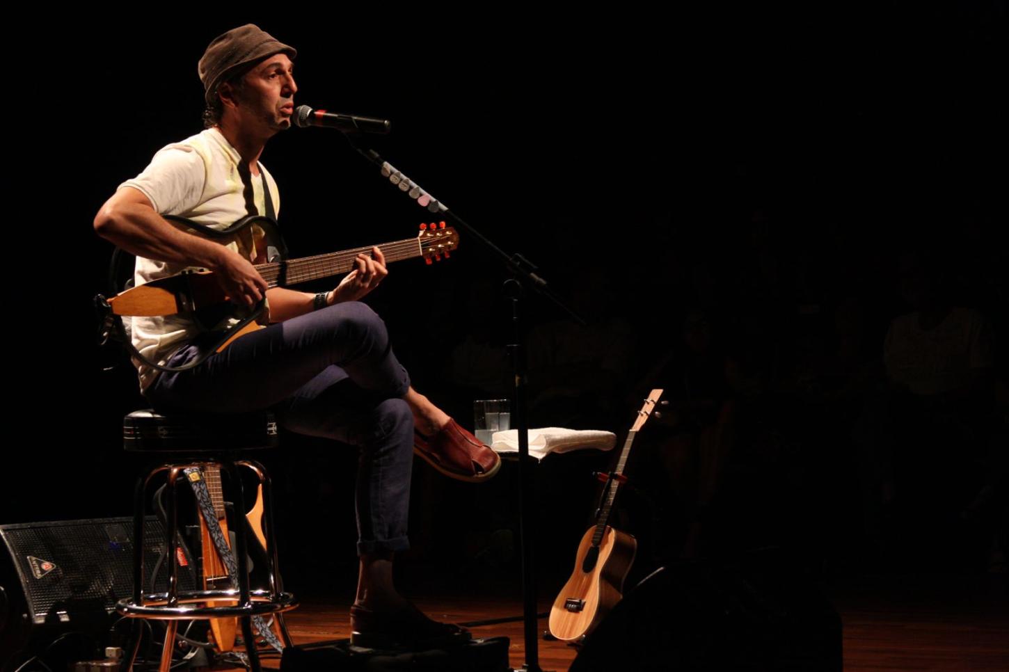 Caixa Cultural Salvador apresenta Zeca Baleiro com o show “Piano & Voz