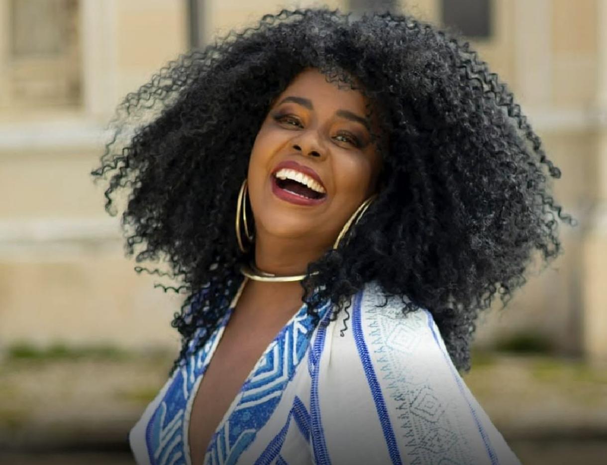 Claudya Costta apresenta o espetáculo Acoustic Portal Afro Sonoro no Mês da Consciência Negra, em Salvador
