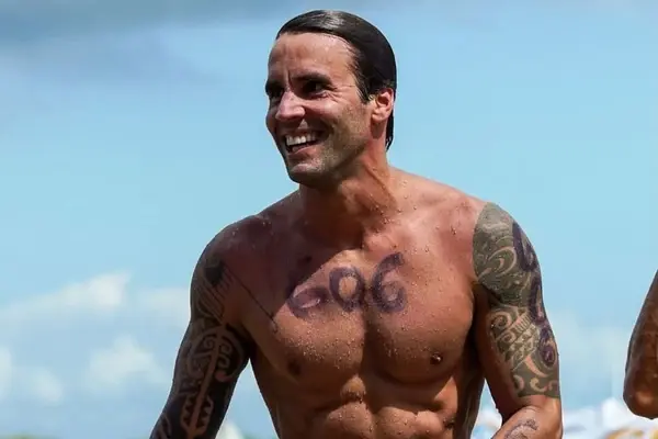 Daniel Cady sobe ao pódio do BORA Nadar após encarar 3 km na Praia da Preguiça