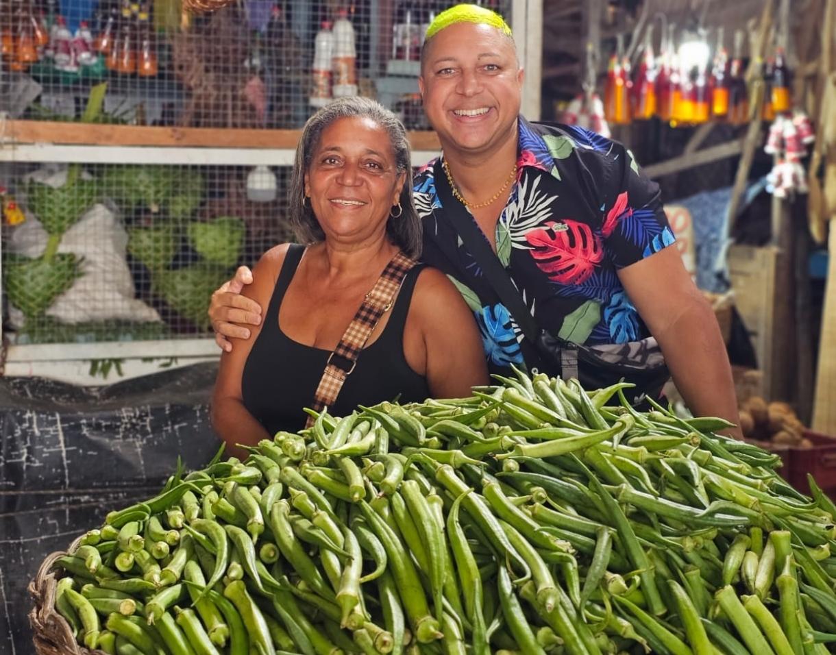 Kleiton Barros celebra 14 anos de caruru beneficente e transforma influência digital em ação social em prol das crianças do Projeto Social e Cultural Nós por Nós