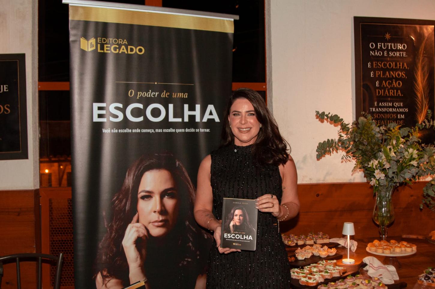 Escrito pela empresária baiana Danila Maia, o livro traz a história forte e desafiadora na vida da autora, superação e empreendedorismo feminino, tendo como foco ajudar e inspirar outras mulheres