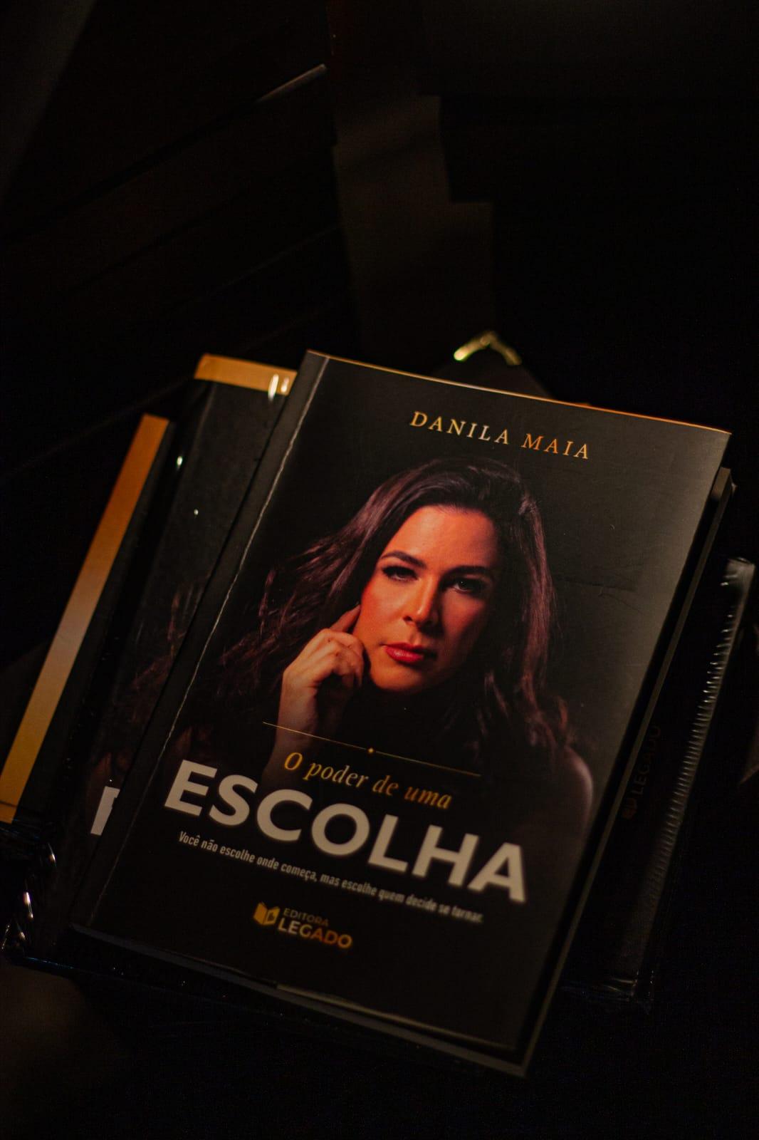 Escrito pela empresária baiana Danila Maia, o livro traz a história forte e desafiadora na vida da autora, superação e empreendedorismo feminino, tendo como foco ajudar e inspirar outras mulheres