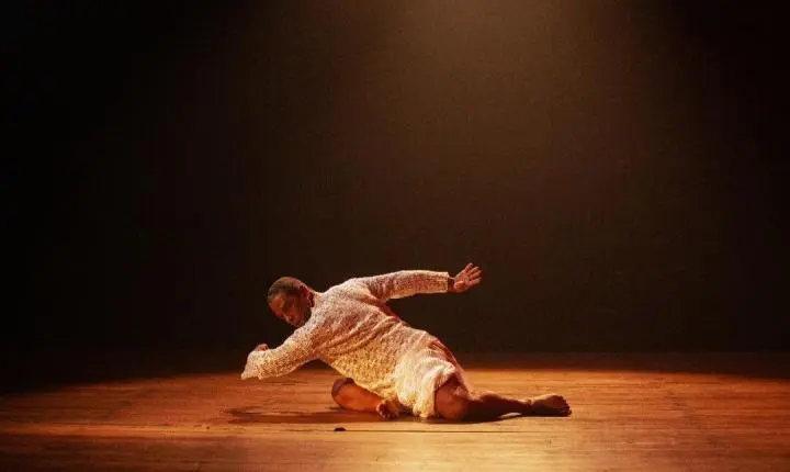 Agamenon de Abreu comemora 35 anos de teatro com novo solo “A Última Dança”