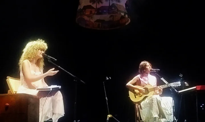 Ana e Vitória emocionam Salvador com show de casa cheia na Concha Acústica