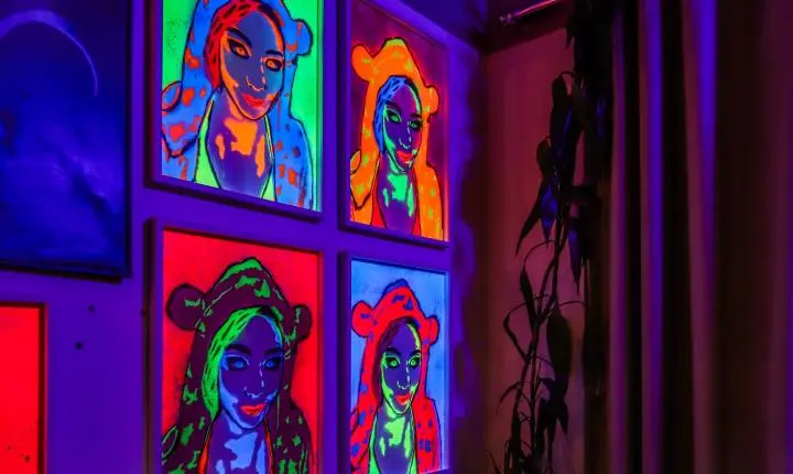 Bia Ferrer apresenta exposição de stencil neon em São Paulo