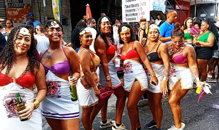 Bloco As Mulheradas volta às ruas de Boa Vista de São Caetano após quatro anos e arrasta multidão em Salvador