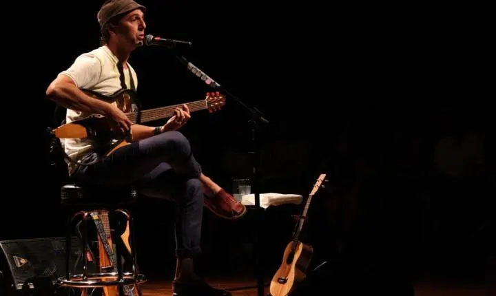 Caixa Cultural Salvador apresenta Zeca Baleiro com o show “Piano & Voz