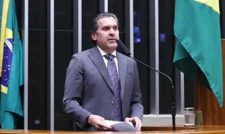 Câmara aprova exceções às regras fiscais para benefícios e despesas de 2026