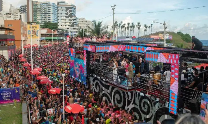 CAMAROTE MAR É UM SUCESSO NA FOLIA DE SALVADOR 