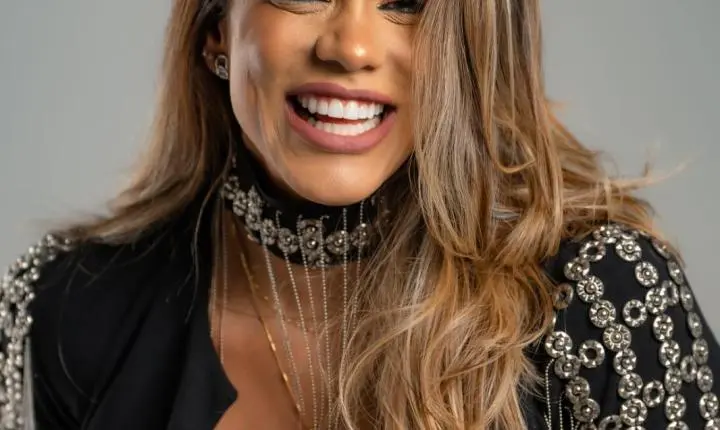 Cantora Larissa Mello se apresenta em Salvador nesta sexta (13)
