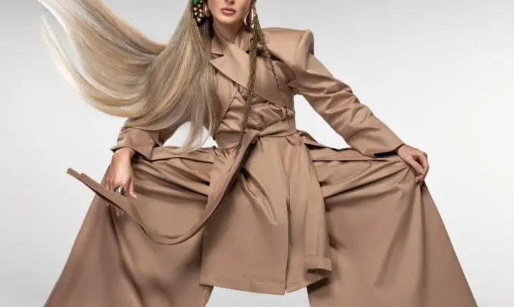 CLAUDIA LEITTE CELEBRA AS MISTURAS DA BAHIA EM NOVA VERSÃO AO VIVO DE “MERGULHANDO”