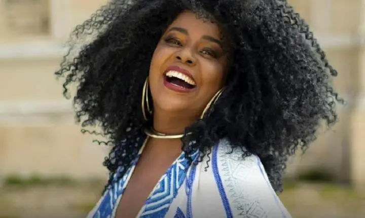 Claudya Costta apresenta o espetáculo Acoustic Portal Afro Sonoro no Mês da Consciência Negra, em Salvador