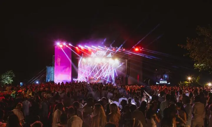Com programação de festival, Réveillon Praia do Forte se consolida como um dos roteiros mais cobiçados para a virada de 2027