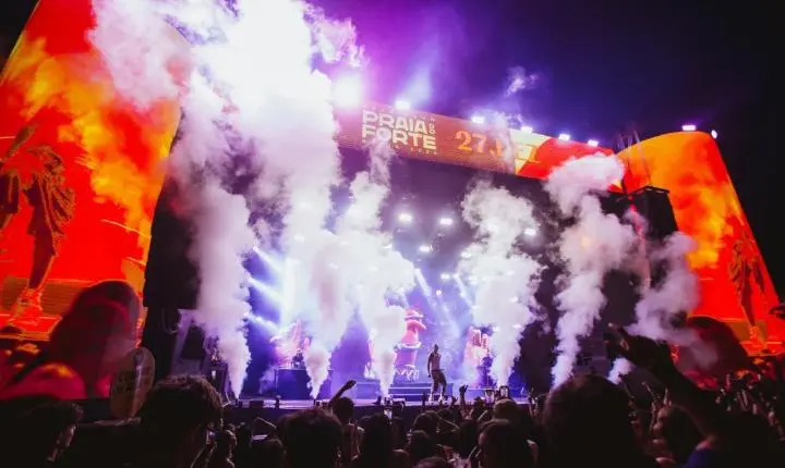Com programação de festival, Réveillon Praia do Forte se consolida como um dos roteiros mais cobiçados para a virada de 2027