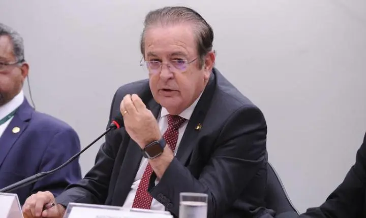 Comissão aprova projeto que autoriza extensão de estágio após conclusão de curso superior