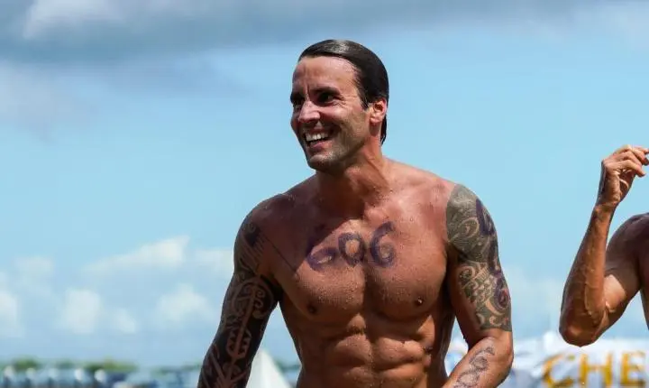 Daniel Cady sobe ao pódio do BORA Nadar após encarar 3 km na Praia da Preguiça