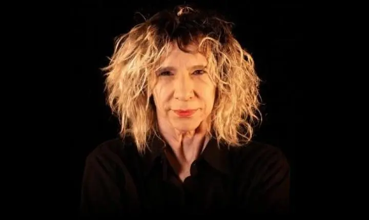 Denise Stoklos chega a Salvador neste fim de semana com espetáculo inédito inspirado na obra de Dalton Trevisan